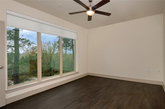 Building Photo - 8900 Six Pines Dr
