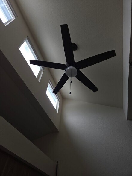 Building Photo - 3225 Oyster Bay Ave