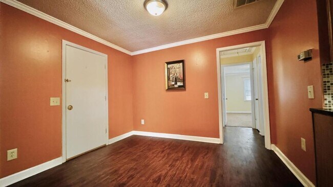 Building Photo - 1410 W Avondale Dr