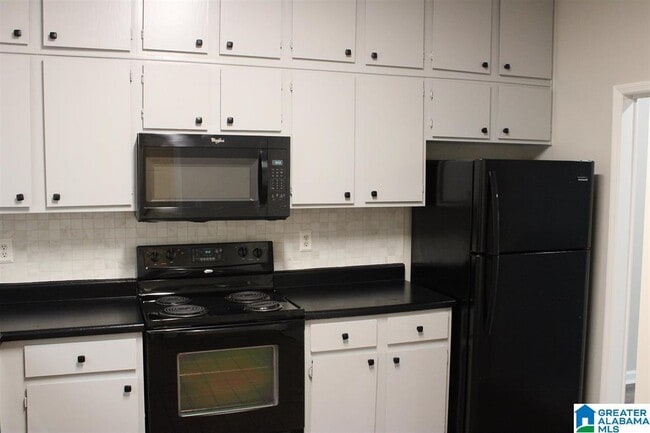 Building Photo - 805 Hillsboro Ln