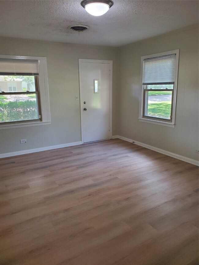 Building Photo - 1505 Millie St