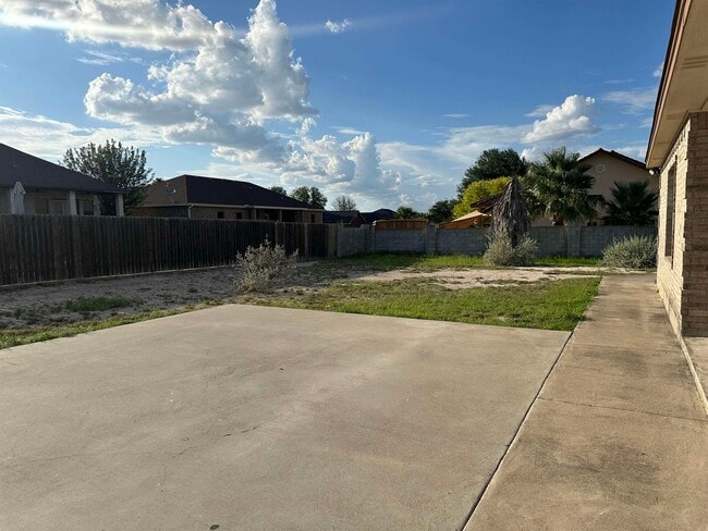 Building Photo - 302 Echo Valley Dr