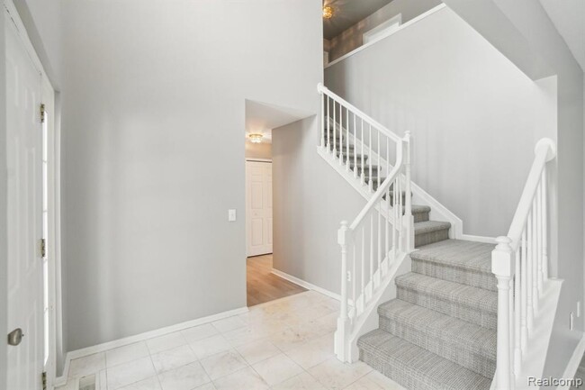 Building Photo - 2609 Huntington Dr