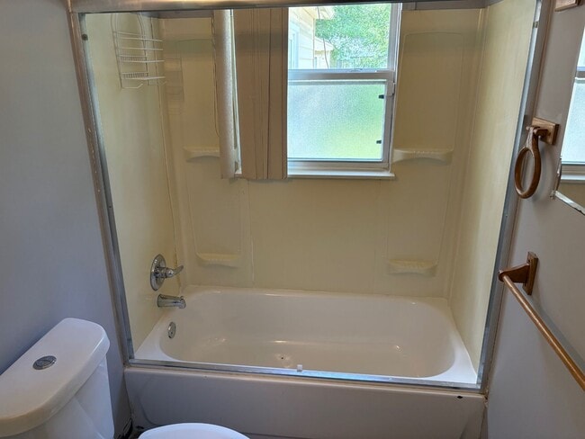 Building Photo - Cozy 2 Bedroom, 1 bath in Warren