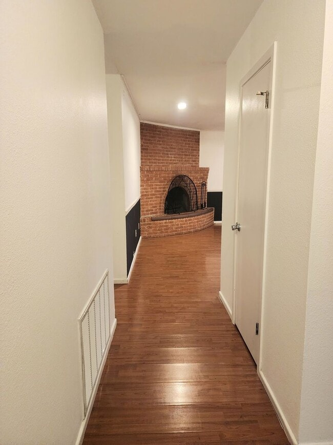 Building Photo - 1209 Libra Dr