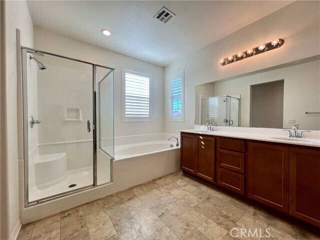 Building Photo - 6614 Mogano Dr