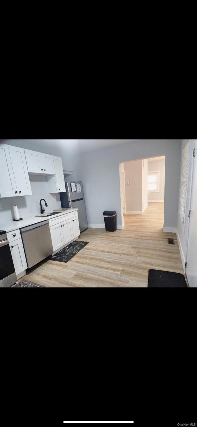 Building Photo - 18 Carman St