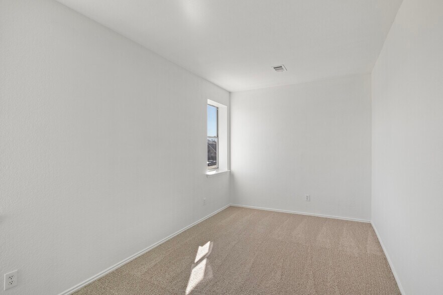 Building Photo - 1111 Devonshire Dr