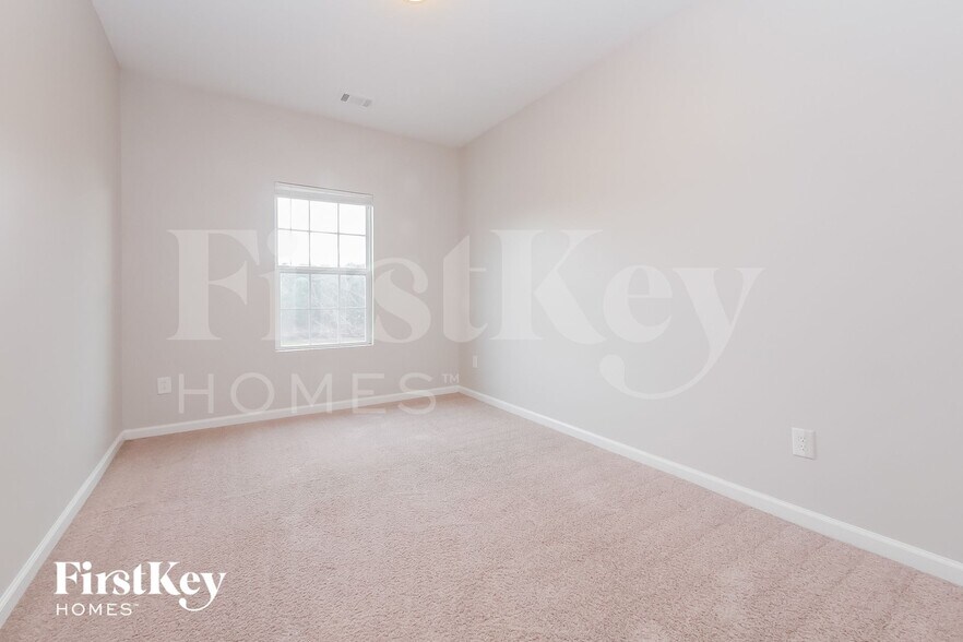 Building Photo - 5052 Pioneer Pkwy