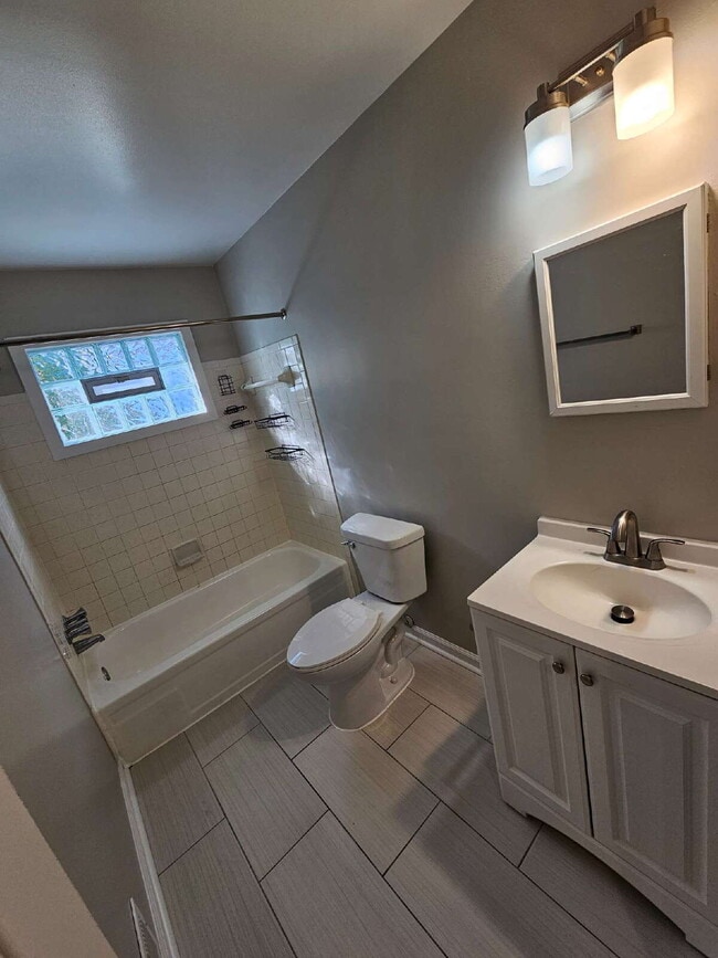Building Photo - 3 Bedroom Ranch with Hardwood Floors, Eat-In Kitchen, Full Basement & All Appliances!