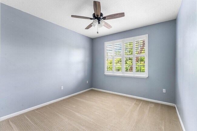 Building Photo - 10106 Myrtlewood Cir W