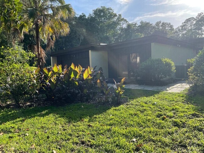 Building Photo - Mid-Century Modern Oasis on 5+ Acres – Pri...