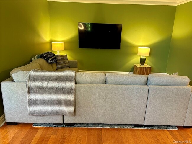 Building Photo - 474 W 238th St