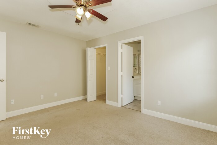 Building Photo - 1024 Olliff Way