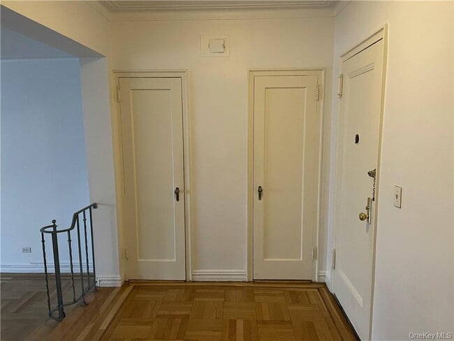 Building Photo - 210 Martine Ave