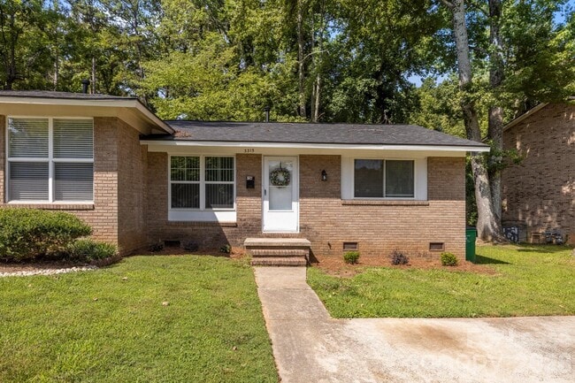 Building Photo - 3315 Erskine Dr