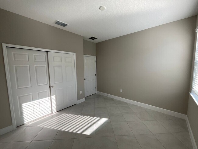 Building Photo - Brand New Home with all the upgrades in an all families community