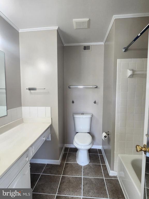 Building Photo - 20323 Beaconfield Terrace