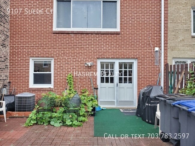 Building Photo - Spacious 1 Bedroom Basement Rental with Pr...