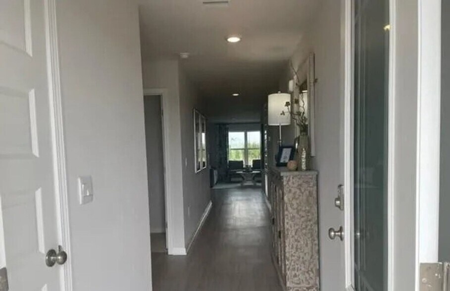 Building Photo - 6465 Bellavia Ln