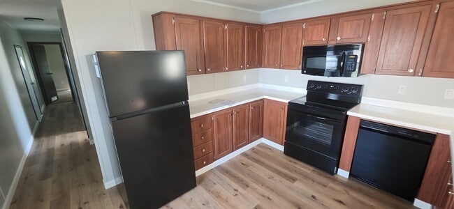 Building Photo - 90 Deerwood Park