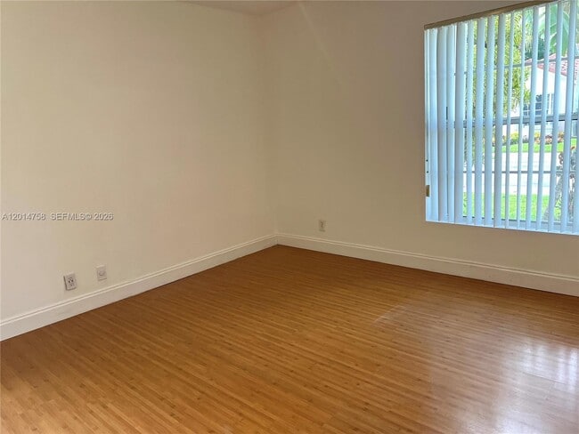 Building Photo - 465 Somerset Way