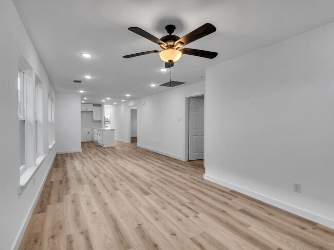 Building Photo - ? 3 Bed / 2.5 Bath Duplex – Spacious & Move-In Ready! ?