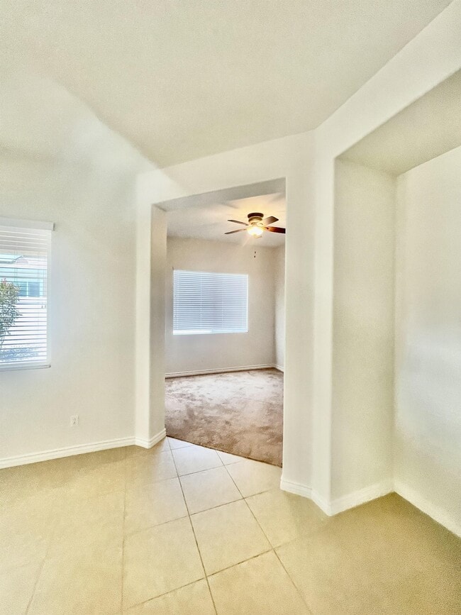 Building Photo - 5588 Paseo Famosa
