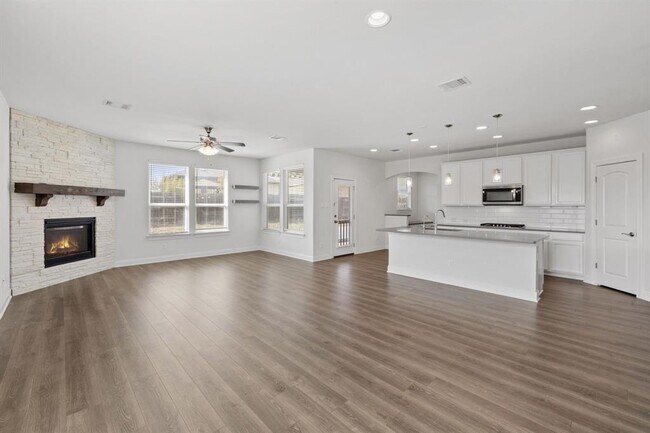 Building Photo - 138 Fern Dr