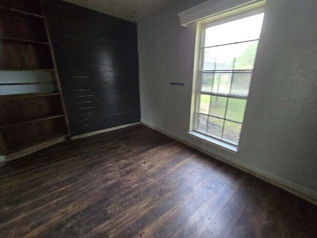 Building Photo - 1307 Cactus St