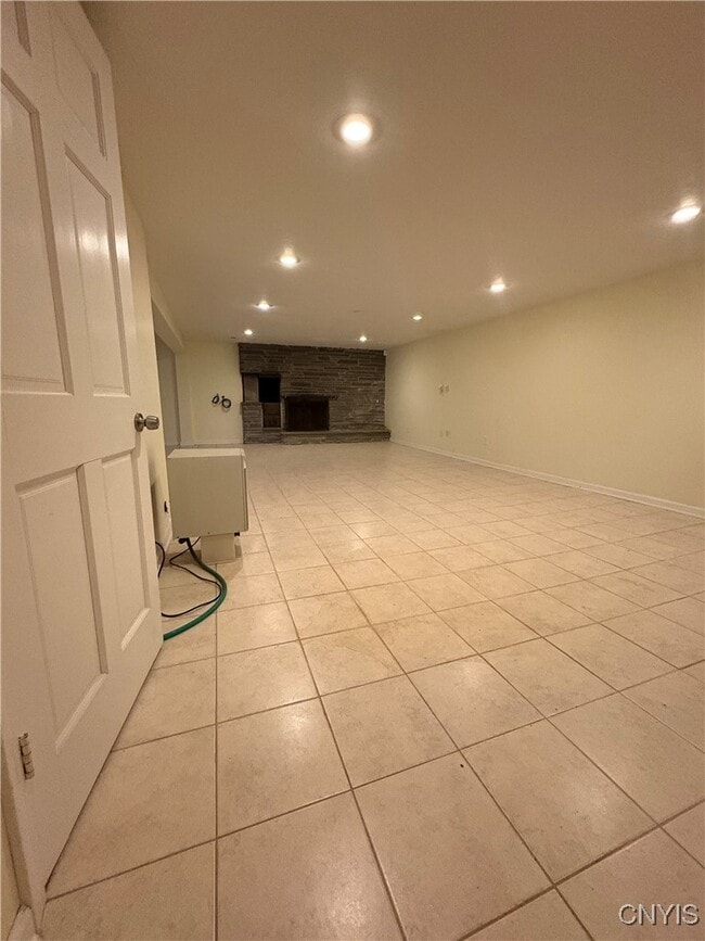 Building Photo - 215 Locksley Rd