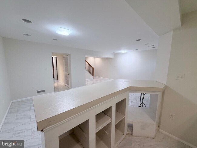 Building Photo - 5900 Parenham Way