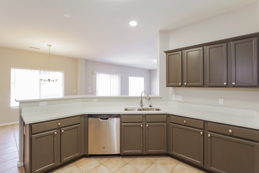 Building Photo - 13045 W Columbine Dr