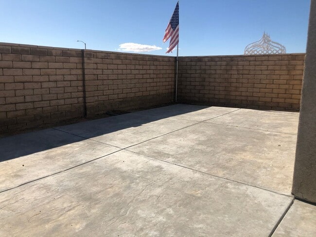Building Photo - Coming Soon! Recently Remodeled Large Home!