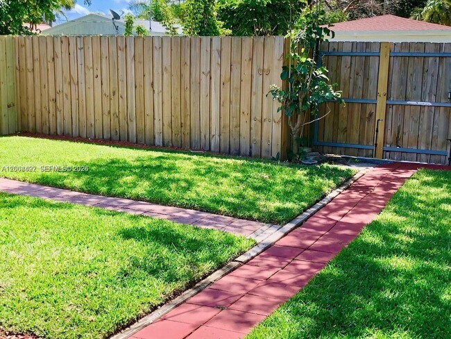 Building Photo - 2140 NE 180th St