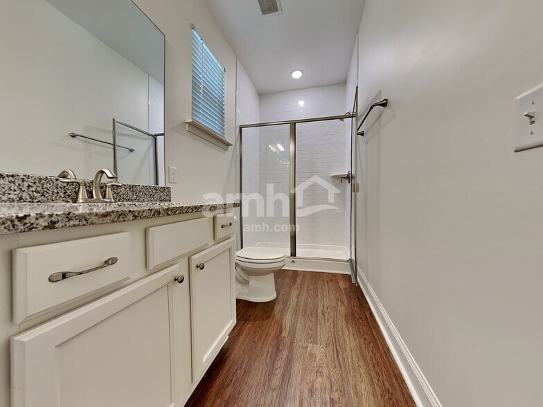 Building Photo - 219 Swan Dr