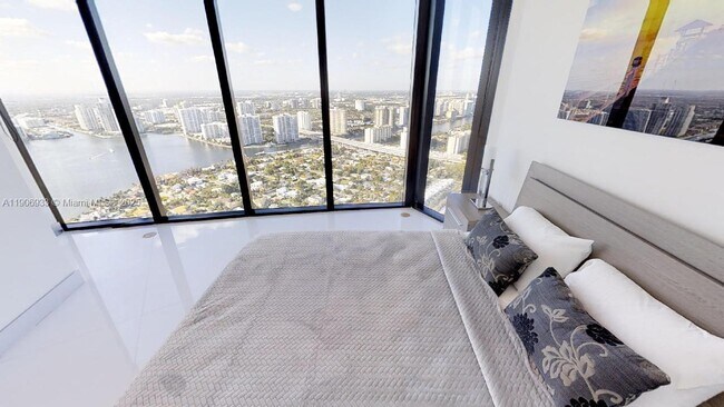 Building Photo - 18555 Collins Ave