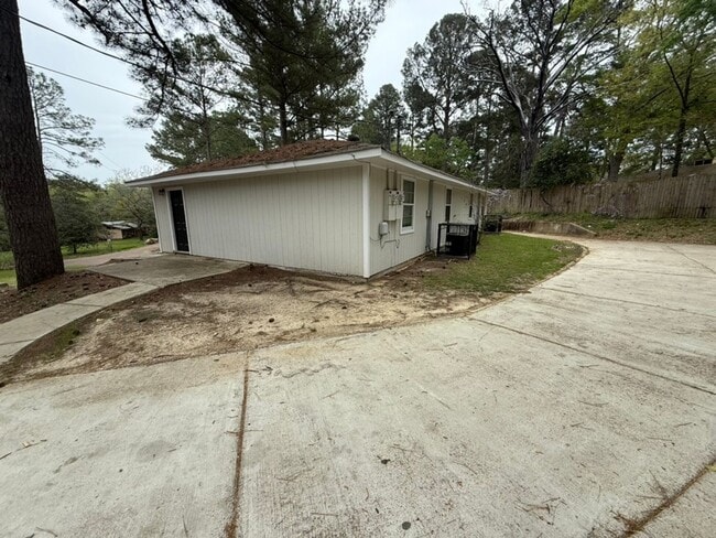 Building Photo - 2 Bed 1 Bath Townhome in Quiet Culdesac