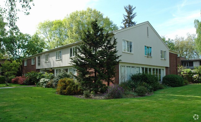 Primary Photo - 1050 SW Madison Ave