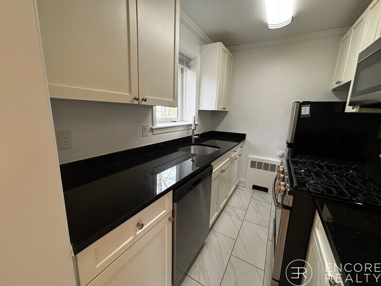 Building Photo - 105 Longwood Ave