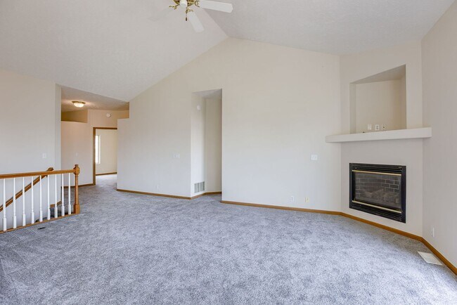 Building Photo - Spacious 3 Bedroom Gem In Southwest Omaha!!