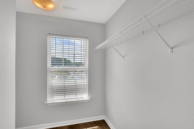Building Photo - 518 Dragonfly Ct