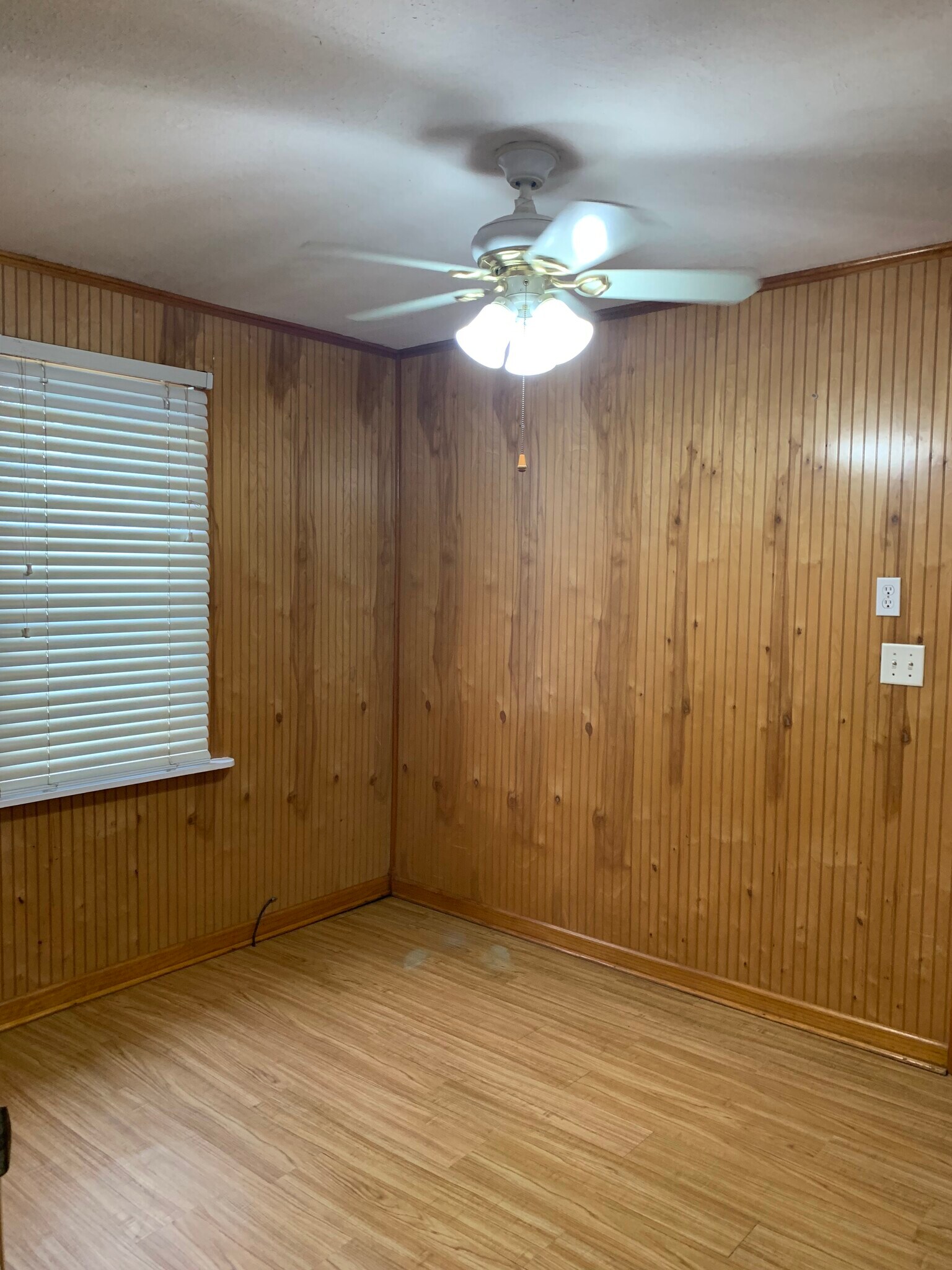 1 BR - 118 E Lakeshore Dr