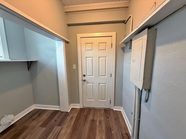Building Photo - Renovated 2 bedroom Duplex NOW AVAILABLE!! ~ Minutes from midtown/downtown Memphis
