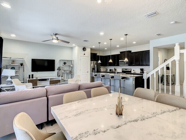 Building Photo - 2404 Tangier Dr