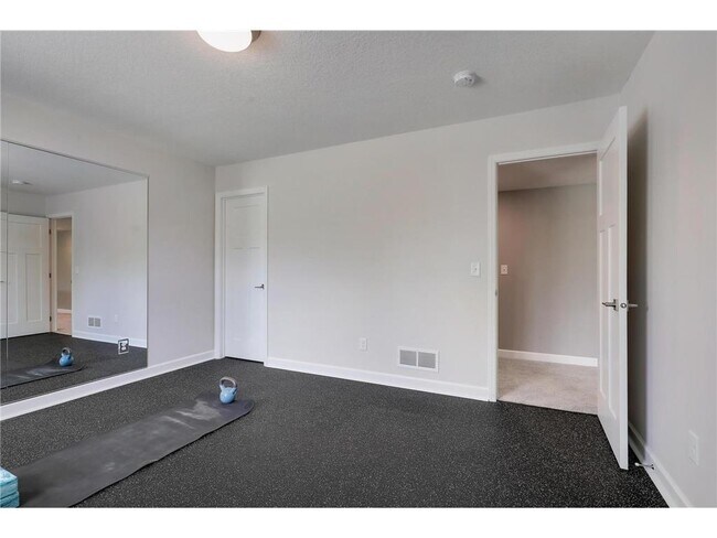 Building Photo - 6332 Apple Ct
