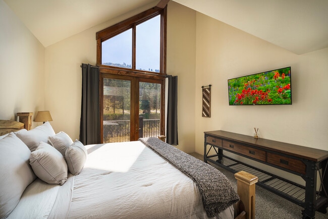 Building Photo - 35021 US-6