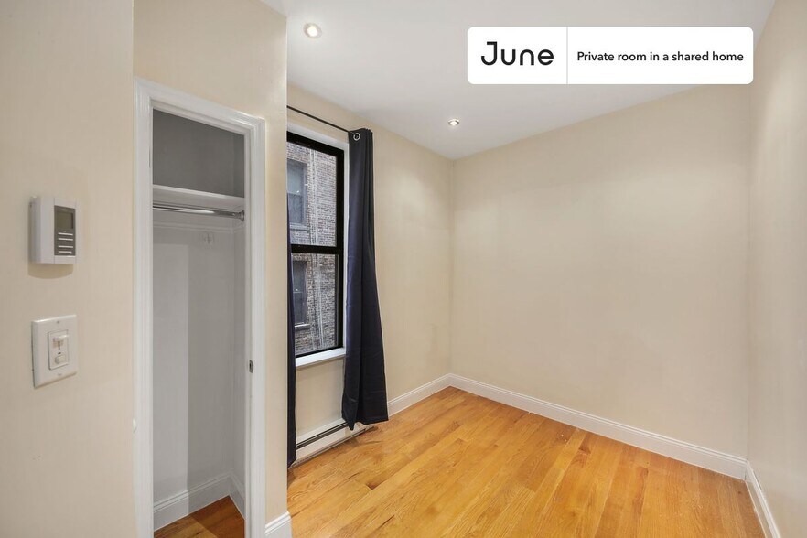 Building Photo - Private bedroom in 4 bed/1 bath Home
