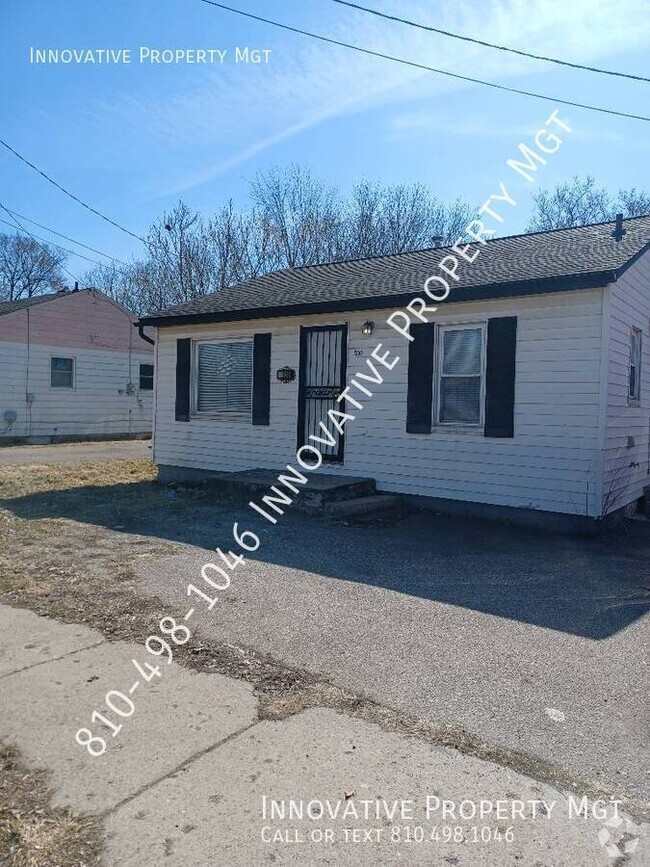 Building Photo - 2 bedroom , 1 bath home in Burton!