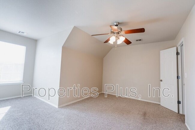 Building Photo - 977 Hamilton Falls